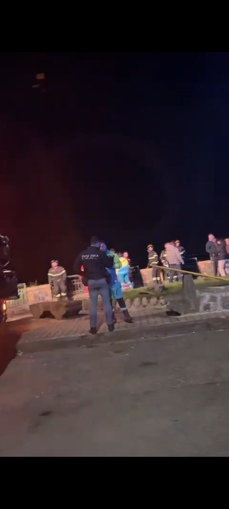 ISCHIA, GIOVANE FINISCE GIÚ E GRIDA AIUTO: IN CORSO OPERAZIONE DI RECUPERO