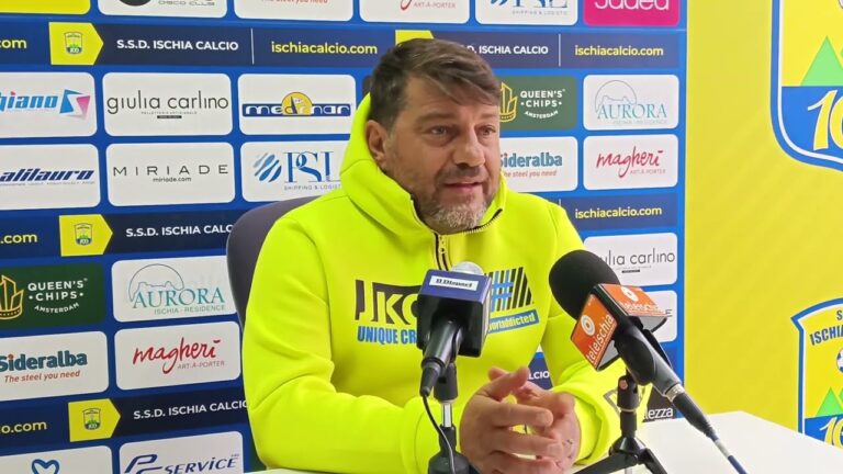 CALCIO – L’ISCHIA OSPITA IL NAPOLI UNITED AL MAZZELLA, MISTER BUONOCORE: “PARTITA DETERMINANTE PER LA VITTORIA DEL CAMPIONATO”