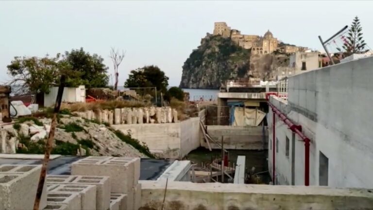 ISCHIA –  SEQUESTRATO IL PARCHEGGIO LA SIENA, PREVISTA LA DEMOLIZIONE ENTRO 90 GIORNI
