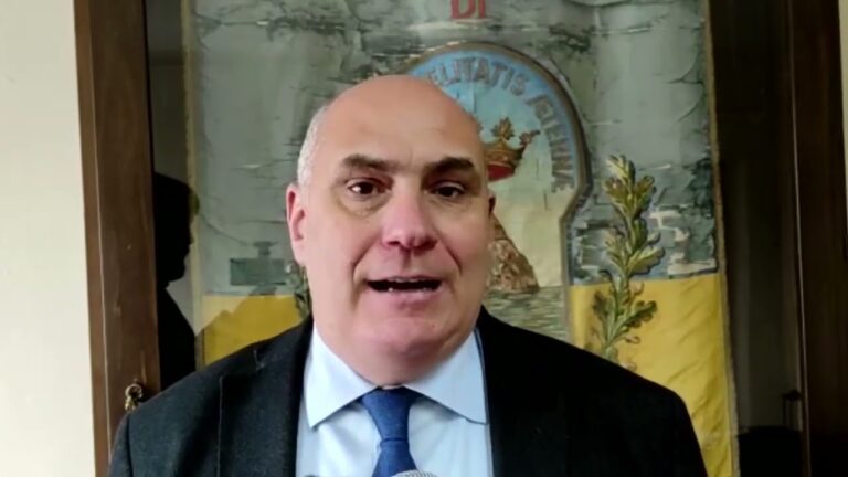 IL COMUNE DI ISCHIA VIETA I DISTRIBUTORI AUTOMATICI NEL CENTRO DI ISCHIA PER DECORO E SICUREZZA