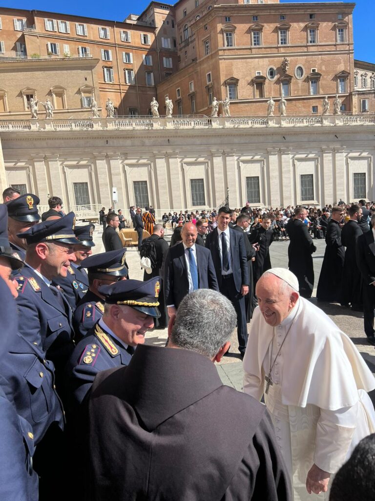 PAPA FRANCESCO INCONTRA LA POLIZIA DI ISCHIA E RICORDA LE VITTIME DELLA FRANA