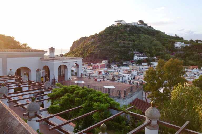 LACCO AMENO, AL VIA A VILLA ARBUSTO “ISCHIA CLASSICA FESTIVAL – NOTE SUL MARE 2023”