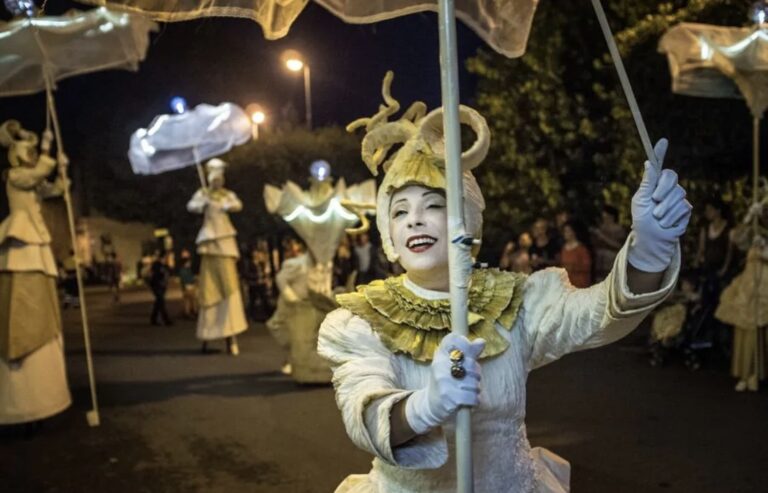 INIZIA LA RASSEGNA DEGLI EVENTI DI LACCO AMENO CON “FLEUR” LA PARATA MAGICA DALL’EFFETTO POETICO EMOZIONALE 