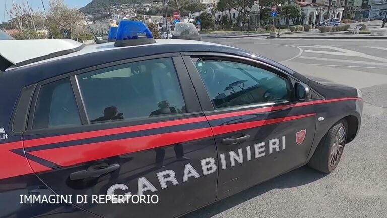 ISCHIA, VITA DURA PER I LADRI: I CARABINIERI DENUNCIANO CINQUE PERSONE