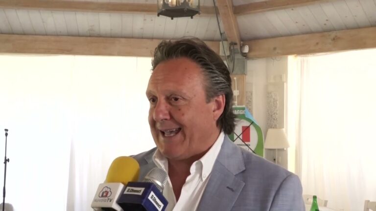 CASAMICCIOLA, PEPPE SILVITELLI PRESENTA LA SUA LISTA: “CI SIAMO SEMPRE STATI E CONTINUEREMO AD ESSERCI”. IL CENTRODESTRA SOSTIENE “PER CASAMICCIOLA”