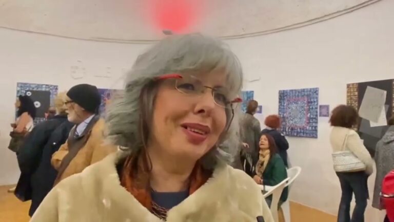 ARS FEMINA TRA PENSIERO E COLORE: AL TORRIONE DI FORIO INAUGURATA LA PERSONALE DI ANTONELLA SIRIGNANO