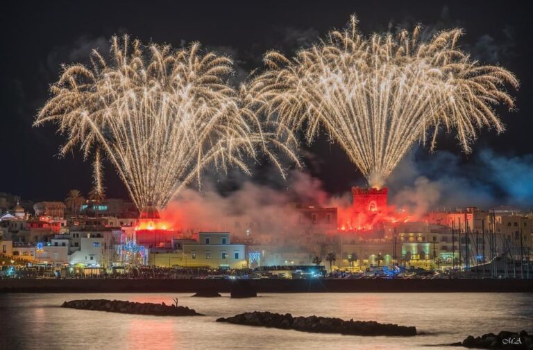 FORIO: CHE SPETTACOLO I  FUOCHI IN ONORE DI SAN VITO