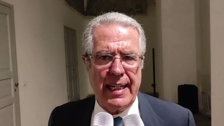 FORIO,  DEL DEO TRA I BANCHI DELLA MINORANZA NEL PRIMO CONSIGLIO COMUNALE: “PRONTI A FARE LA NOSTRA PARTE. GRUPPO FRATELLI D’ITALIA? NON MI RISULTA CHE IL SINDACO SIA ISCRITTO”