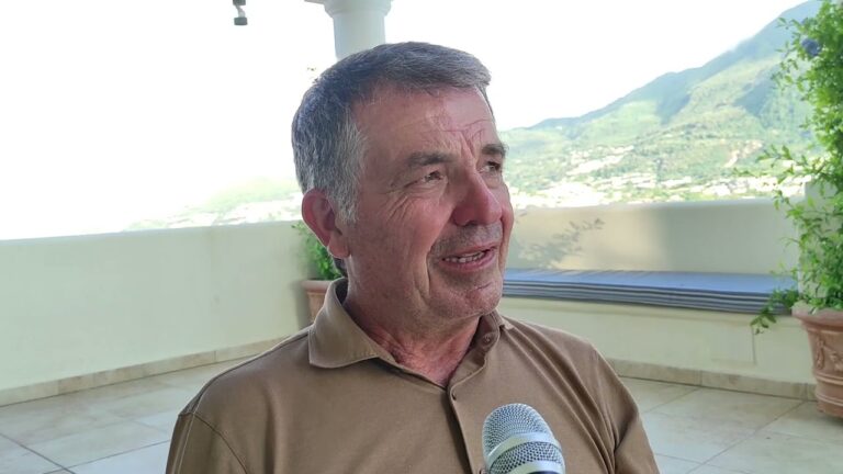 DOMENICO DE SIANO RICORDA SILVIO BERLUSCONI: “PERSONA SPECIALE”. SULLA POLITICA LOCALE L’EX SENATORE LANCIA IL “PATTO PER LO SVILUPPO DELL’ISOLA D’ISCHIA”