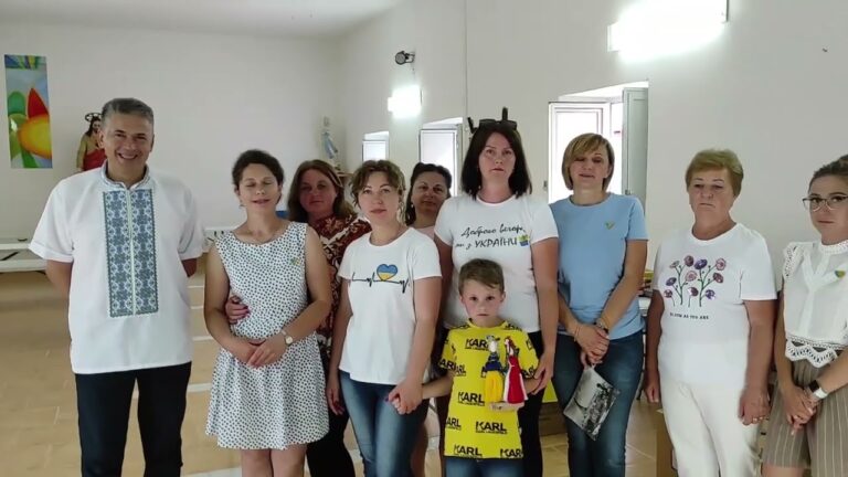 DISASTRO DI KHERSON, DONNA UCRAINA FUGGE A ISCHIA CON IL FIGLIO, A NUVOLA TV RACCONTA LA SUA STORIA. LA COMUNITA’ UCRAINA SI ATTIVA PER LA RACCOLTA DI BENI DI PRIMA NECESSITA’