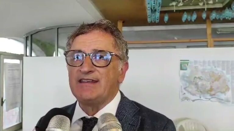 CASAMICCIOLA, GIOSI FERRANDINO INTERVIENE SUL RICORSO DI ABRAMO DE SIANO: “NON CI FERMEREMO PER QUESTA SCENEGGIATA, IL PERSONAGGIO E’ NOTO A TUTTI PER QUESTE VICENDE”