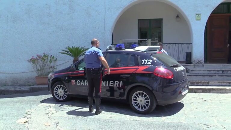 CASAMICCIOLA, MARITO PICCHIA LA MOGLIE: ARRESTATO DAI CARABINIERI. IMPAZZANO ANCHE LE DENUNCE AGLI ANZIANI, L’ARMA DENUNCIA DUE GIOVANI