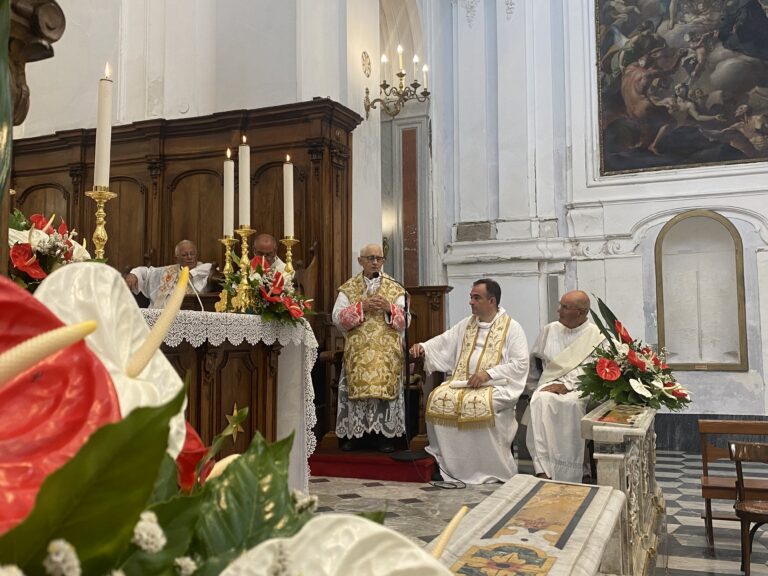ISCHIA, CELEBRAZIONE EUCARISTICA IN ONORE DEI 75 ANNI DI SACERDOZIO DI DON CAMILLO: STASERA LO SPECIALE AL TG DI NUVOLA TV