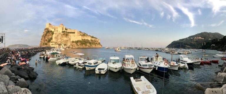ISCHIA, LA FESTA DI SANT’ANNA ENTRA NEL VIVO CON IL DOPPIO APPUNTAMENTO DI GIOVEDÌ 27 LUGLIO