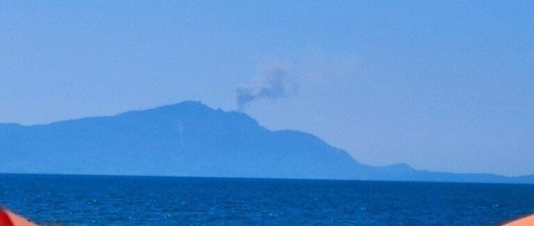 Ischia: Vasto incendio sulla sommità del Monte Epomeo