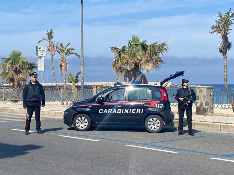 Forio: ubriaco aggredisce la sorella e mette a soqquadro la casa