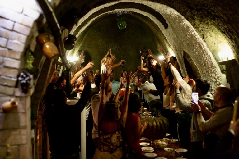 ISCHIA, AL VIA ANDAR PER CANTINE: L’APPUNTAMENTO CHE CELEBRA STORIA, CULTURA ED ENOGASTRONOMIA