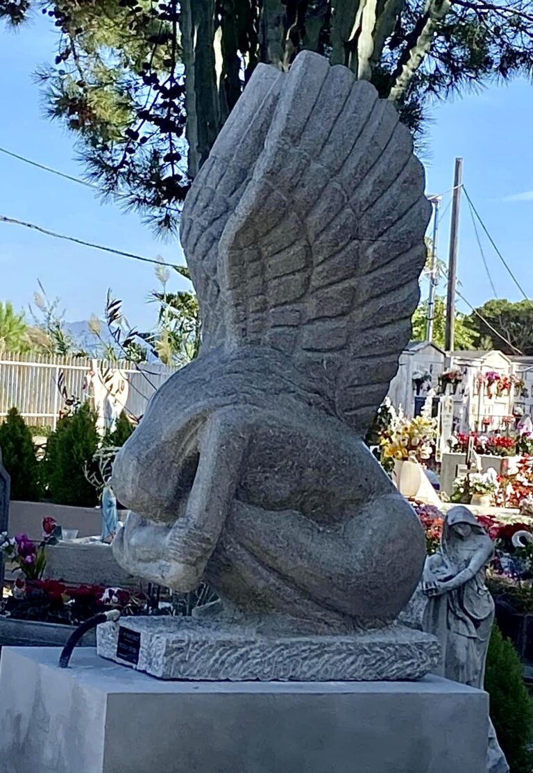 AL CIMITERO DI CASAMICCIOLA ARRIVA “IL MESSAGGERO” FIRMATO NICOLA GIOBA