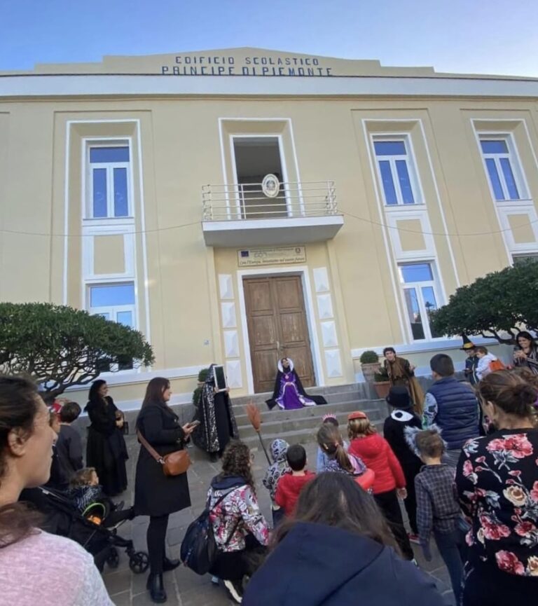 PASSEGGIANDO TRA LE FIABE: COSÌ A LACCO AMENO SI FESTEGGIA HALLOWEEN