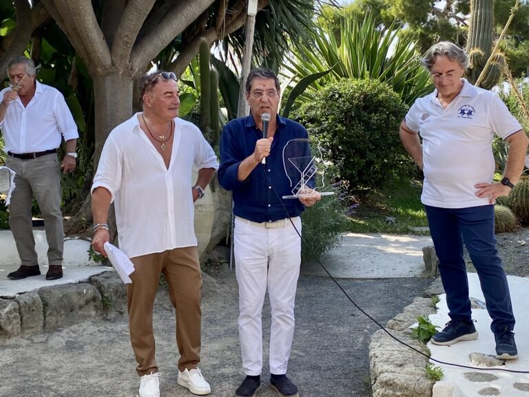 CONFERITO A GIANCARLO CARRIERO IL PREMIO COSTA DELL’ ISCHIA CIGAR CLUB
