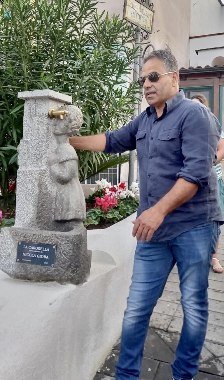 FONTANELLE D’AUTORE A LACCO AMENO: ECCO LA CAROSELLA FIRMATA NICOLA GIOBA 