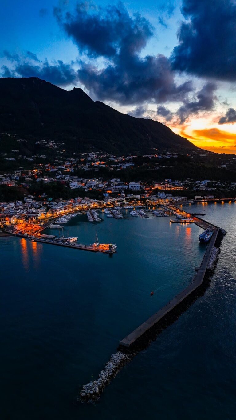 CASAMICCIOLA AL TRAMONTO: SUGGESTIONE SENZA TEMPO 