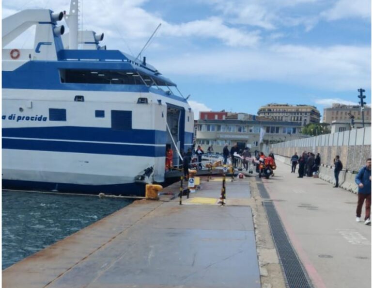 ALMENO 30 FERITI NELLA COLLISIONE DELLA NAVE CONTRO LA BANCHINA