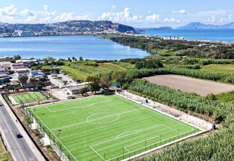 Bacoli, grazie ai fondi PNRR Città Metropolitana dopo 25 anni di abbandono riapre i battenti il campo sportivo di Cu