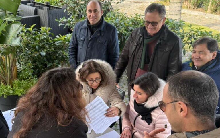 RACCOLTA FIRME PER LA SANITA’, ANCHE A CASAMICCIOLA RACCOLTA DI FIRME IN PIAZZA