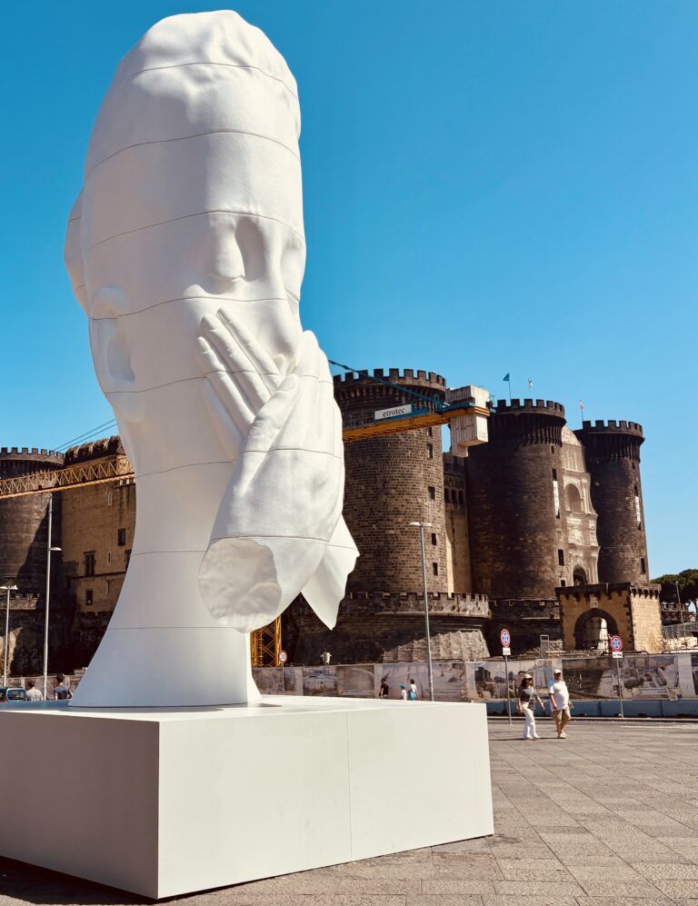 Silenzio per scelta, Silent Hortense arriva a Napoli: la nuova opera di Jaume Plensa