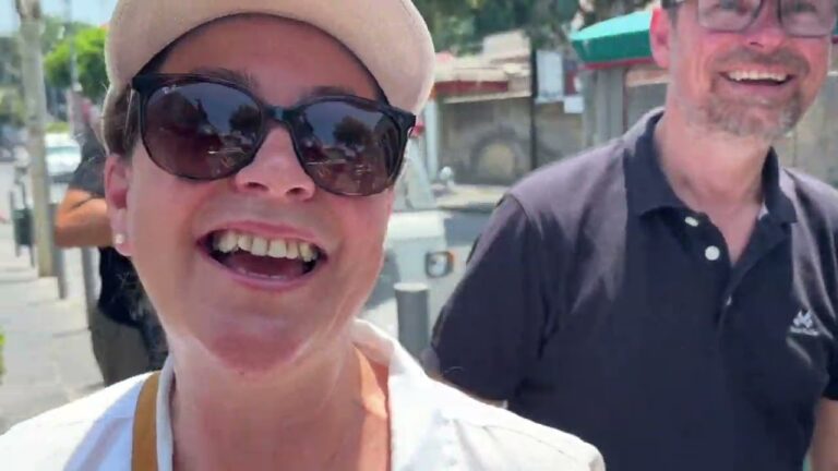 ISCHIA E LE VACANZE IN MOTORETTA: UN VIAGGIO SENZA TEMPO NEL CUORE DELL’ISOLA