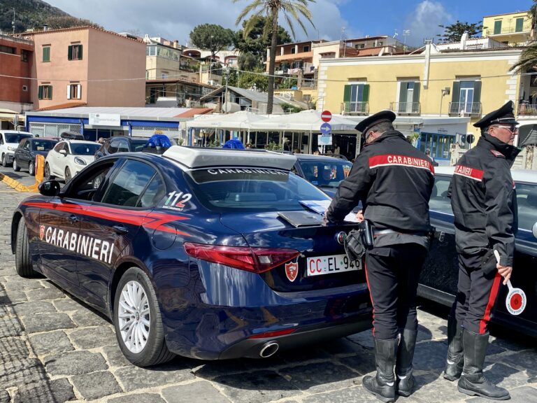 Ischia, Carabinieri in azione per rissa. Proposta Daspo urbano per minori