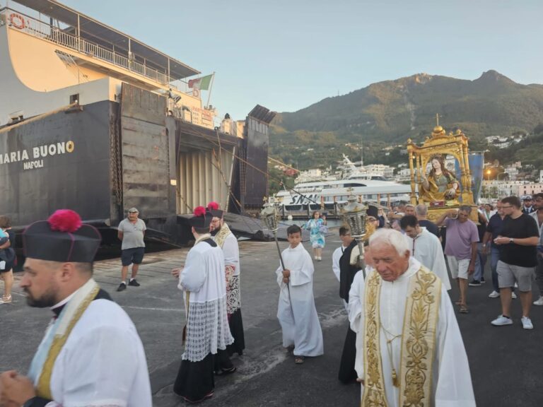 Casamicciola. La processione via mare in onore di S. Maria Maddalena