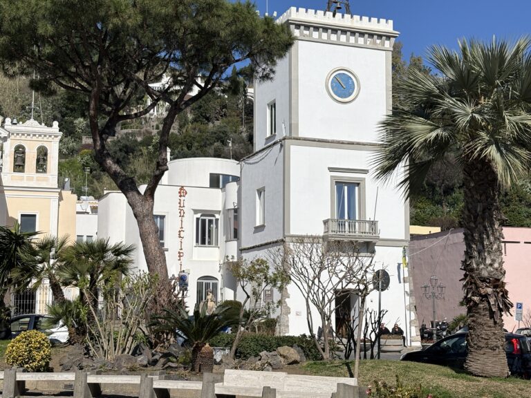 Lacco Ameno: approvate nuove misure economiche e conferita la cittadinanza onoraria ad Aurelio De Laurentiis