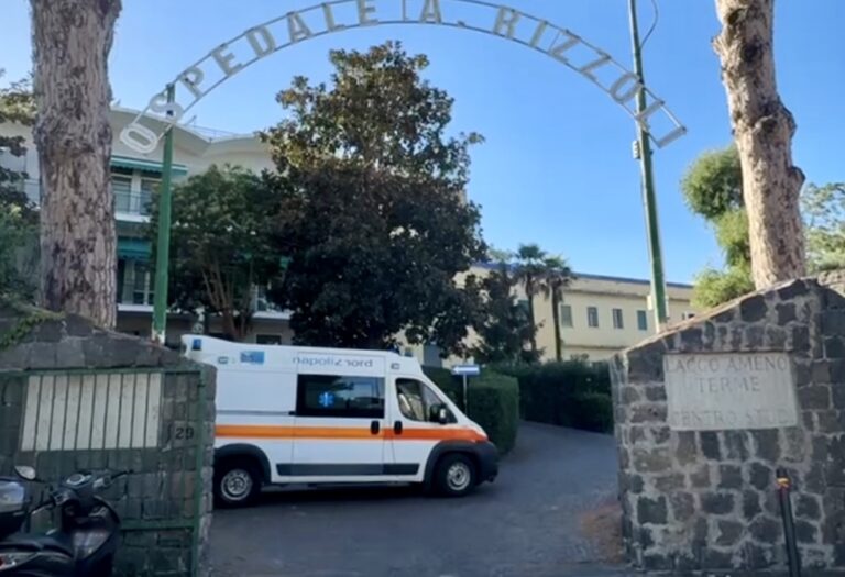 Ischia, intervento notturno d’urgenza al Rizzoli : lavoro di squadra evita trasferimento in terraferma