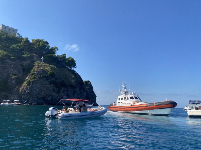 Monte Vico, la Guardia Costiera salva due ragazzi in difficoltà: secondo intervento in pochi giorni