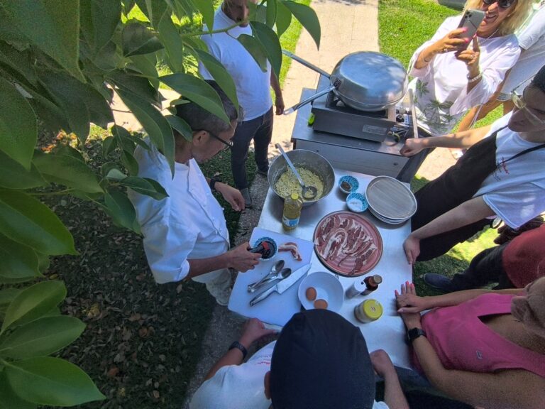 Ischia, cultura e inclusione a tavola: i ragazzi di Calda..Mente incontrano la cucina giapponese con lo chef Tetsuo Nagano