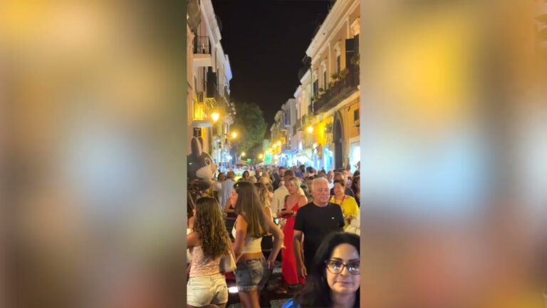 FORIO SI VESTE DA DOLCE VITA: ATMOSFERE RETRO’ E VOCI DAL CUORE COMMERCIALE