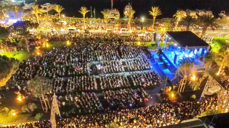 CASAMICCIOLA “SPACCA”, IN MIGLIAIA PER I RICCHI E POVERI IN PIAZZA MARINA