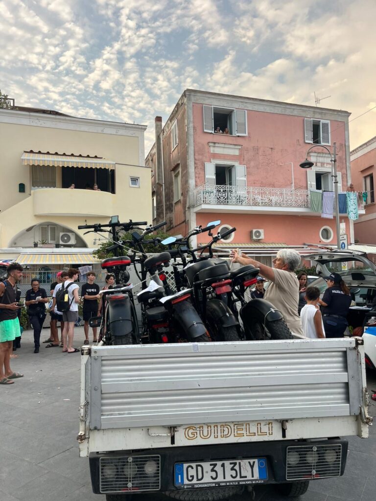 Ischia blindata: Ferragosto con raffica di sequestri, verbali e minori nelle zone rosse