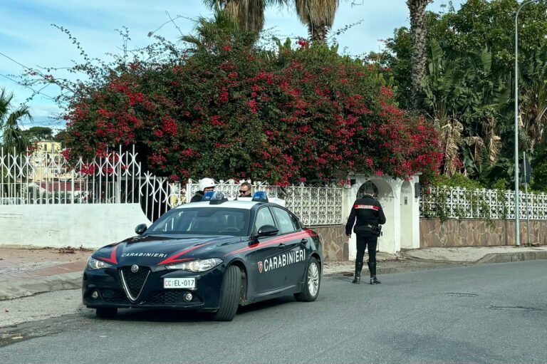 Ferragosto blindato a Ischia e Procida: coltelli, droga, multe e sequestri