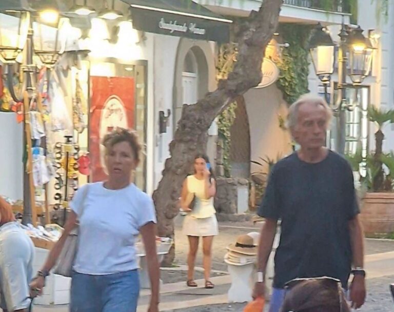 MONTEZEMOLO-FENDI, VACANZA A CASAMICCIOLA E PASSEGGIATA SUL CORSO