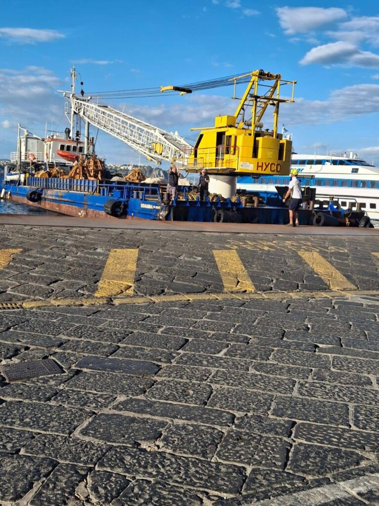 Procida, Marina Grande: al via i lavori di livellamento del fondale; migliora la continuità territoriale
