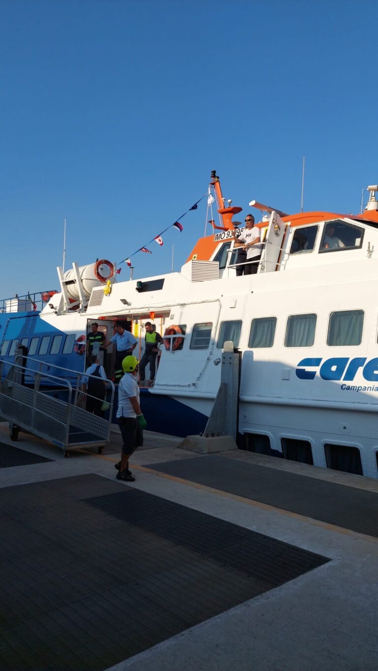 Procida: l’aliscafo Eraclide pronto a entrare in servizio sulla tratta Napoli–Procida