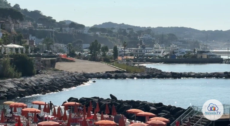 Casamicciola, arrivano i chiarimenti dell’amministrazione su colmata e balneabilità del mare 