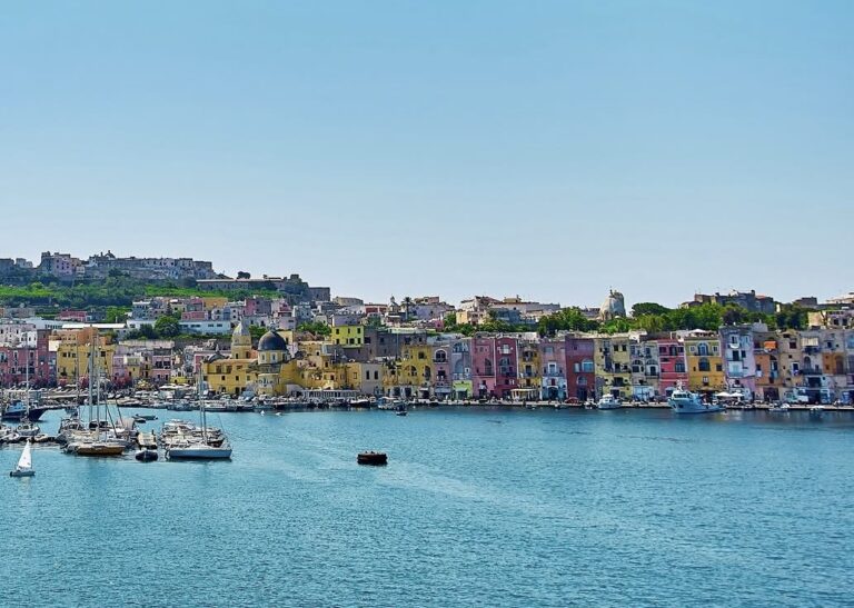 Procida, Via ai Lavori al Porto: Finanziamenti Regionali e Interventi su Banchine e Pontili