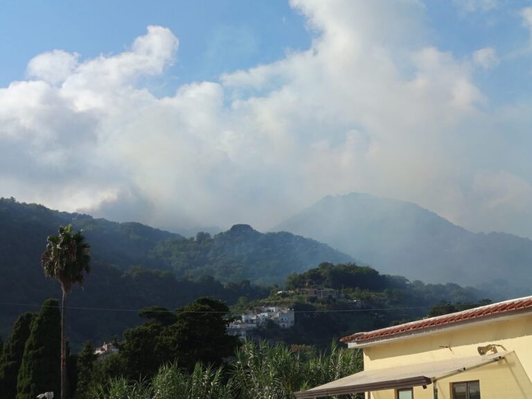 Barano d’Ischia, ancora fiamme: e’ emergenza incendi