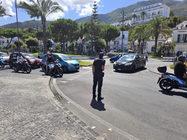 Casamicciola, giornata di controesodo: traffico intenso ma sotto controllo 
