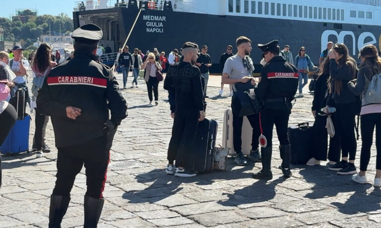 Ischia: Coppia fermata sull’isola con carte di identità false. Controlli serrati dei Carabinieri