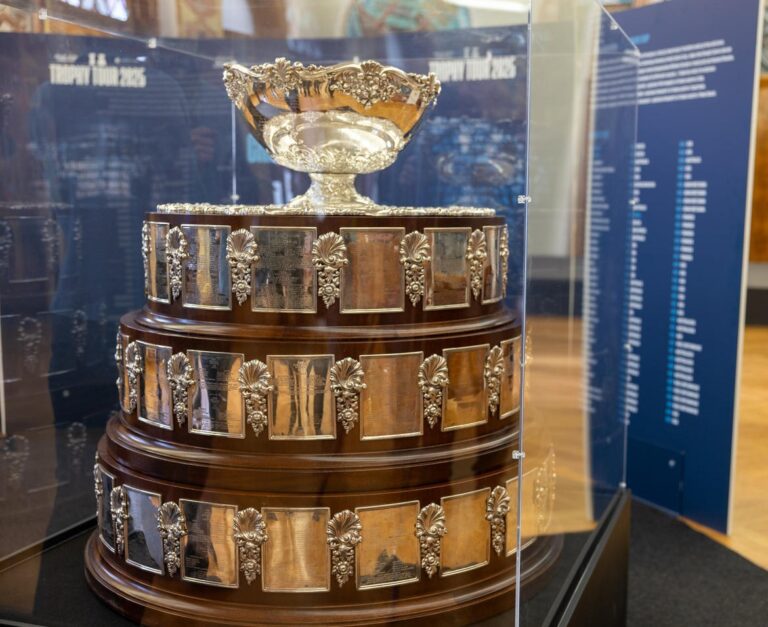 Il trofeo della Coppa Davis torna in esposizione in Campania, anche a Ischia e Procida